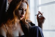 同居生活，年轻人如何权衡利弊做出明智抉择？