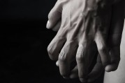 冷暴力与热争吵，哪种沟通方式更伤感情？