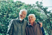 都市情感波折，纪念日礼物的意外之选