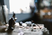 星座揭秘，排斥肢体接触的恋爱难题与运势探秘