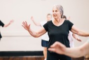 季节作息调整，夏秋交替期提前30分钟入睡法