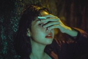爱的尺度，超越身高偏见，探索都市情感中的自我超越之路