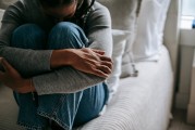 都市情感纠葛，信任的天平如何平衡？