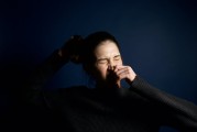 地铁通勤者情绪面具，隐藏在日常中的真实自我