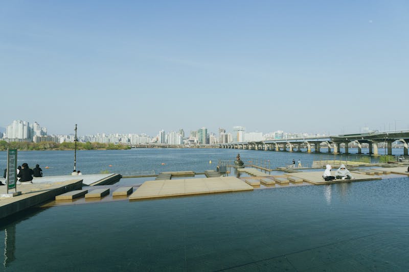 摩洛哥风情，穿越马拉喀什的市集、撒哈拉沙漠与蓝色门户的梦幻之旅