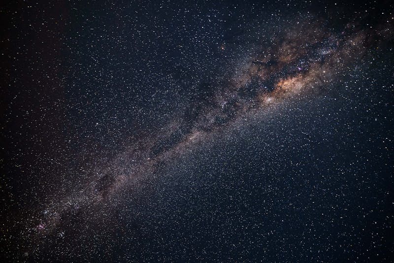婚神星与凯龙星，星座运势中的情感暗示与神秘影响