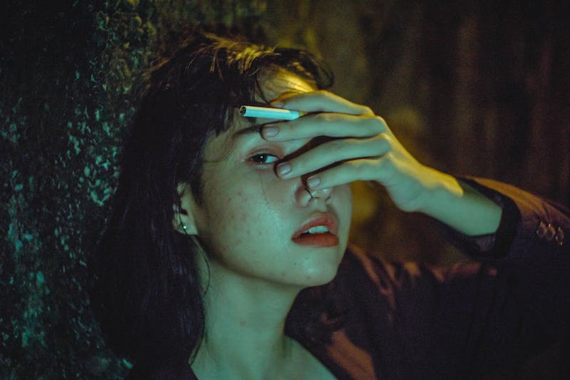 爱的尺度，超越身高偏见，探索都市情感中的自我超越之路