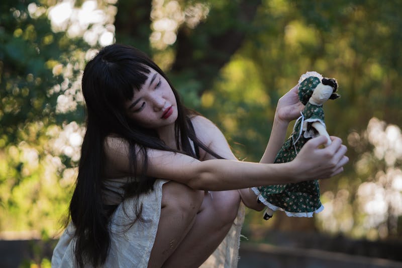 都市情感与金钱纠葛，工资上交引发争议